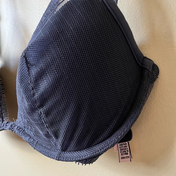 VS *adorable * lace detail plunge 32 DD - Picture 3 of 5